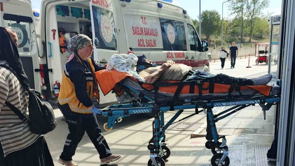 Bafra&rsquo;da trakt&ouml;r&uuml;n r&ouml;morku devrildi: 6 yaralı
