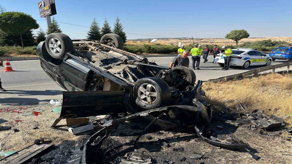 Takla atan otomobilin s&uuml;r&uuml;c&uuml;s&uuml; ağır yaralandı

