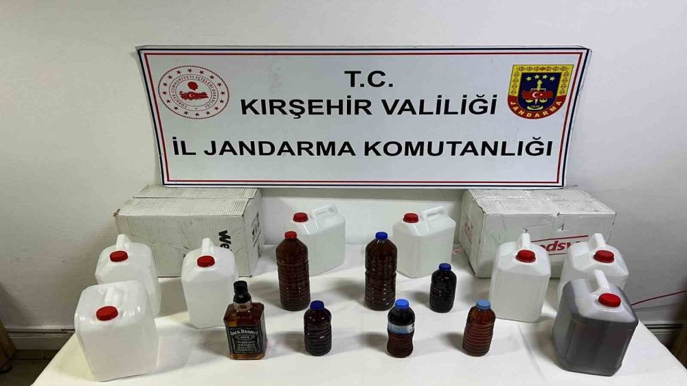 Kırşehir&rsquo;de ka&ccedil;ak alkol operasyonu: 50 litre ka&ccedil;ak i&ccedil;ki ele ge&ccedil;irildi
