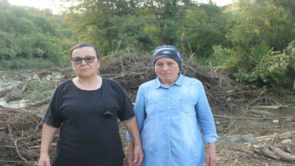 T&uuml;rkeli&rsquo;deki dere taşkınında iki kişi &ouml;l&uuml;mden d&ouml;nd&uuml;: "&Ouml;leceğiz sandık"
