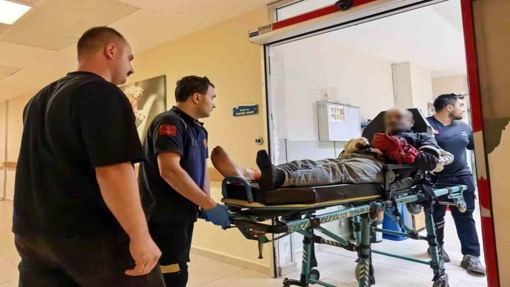 Ellerini zincire sıkıştıran adamın 6 parmağı koptu
