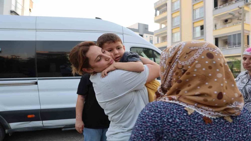 KKTC&rsquo;deki feribot faciasından kurtulan Adanalı gen&ccedil;ler ailelerine kavuştu
