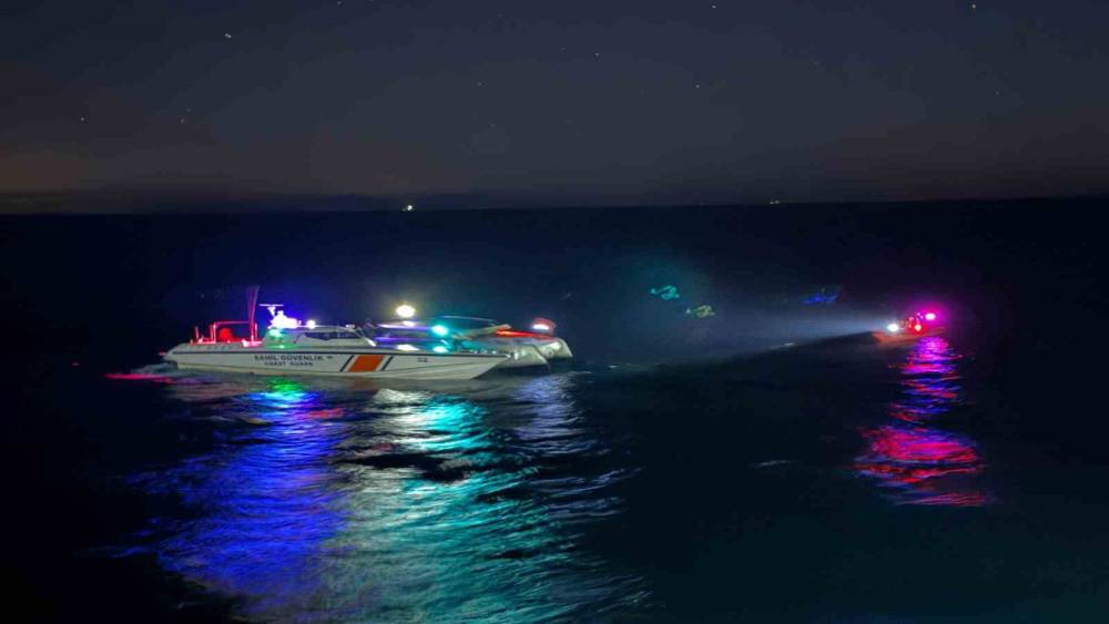 Tekirdağ a&ccedil;ıklarında motoryat yangını: 2 kişi kurtarıldı

