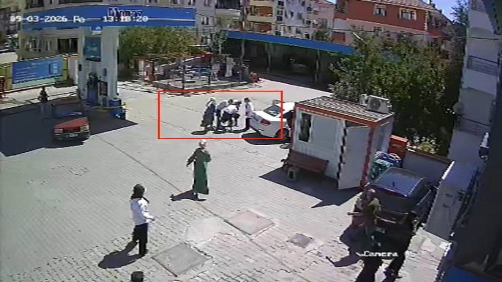 Nefes borusuna şeker ka&ccedil;an &ccedil;ocuk, polisin Heimlich manevrasıyla kurtuldu
