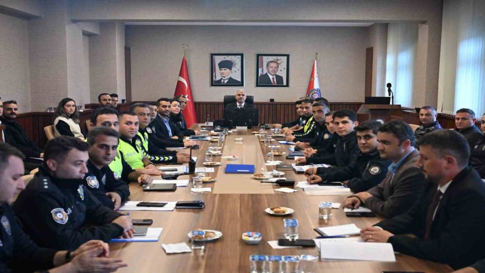 D&uuml;zce Emniyetinde g&uuml;venlik ve asayiş toplantısı
