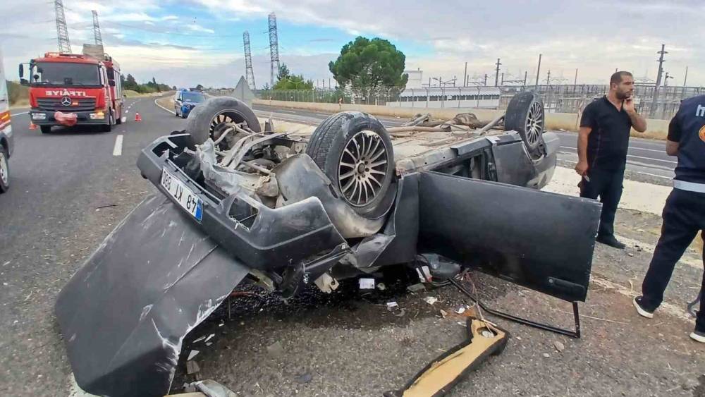 Lastiği kopan Fiat Tofaş takla attı: 5 yaralı
