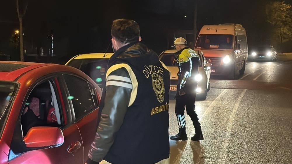 D&uuml;zce&rsquo;de polis ekipleri kuş u&ccedil;urtmuyor
