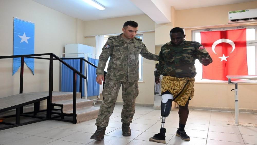 MSB, Somali&rsquo;deki Recep Tayyip Erdoğan Eğitim ve Araştırma Hastanesine protez bacak yardımı yapıldığını duyurdu
