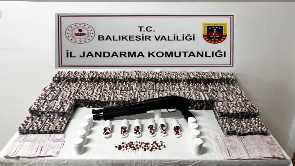 Balıkesir&rsquo;de son 1 ayda uyuşturucudan 127 ş&uuml;pheli yakalandı, 17&rsquo;si tutuklandı
