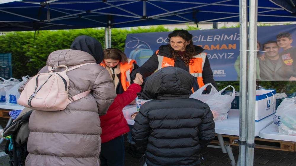 &Ouml;ğrencilere ikinci d&ouml;nemin ilk beslenme &ccedil;antaları ulaştırıldı
