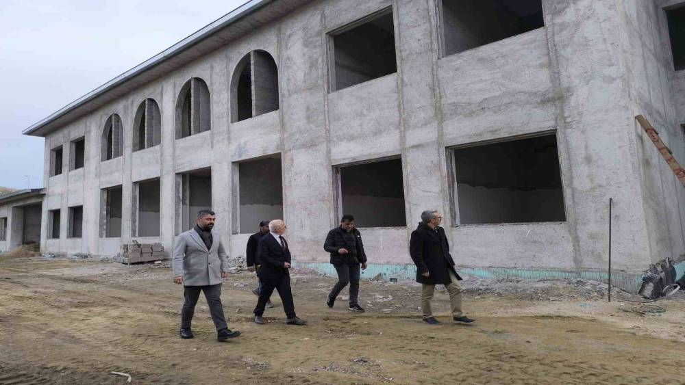 Sivrihisar&rsquo;da yeni sağlık merkezlerinin yapımı s&uuml;r&uuml;yor
