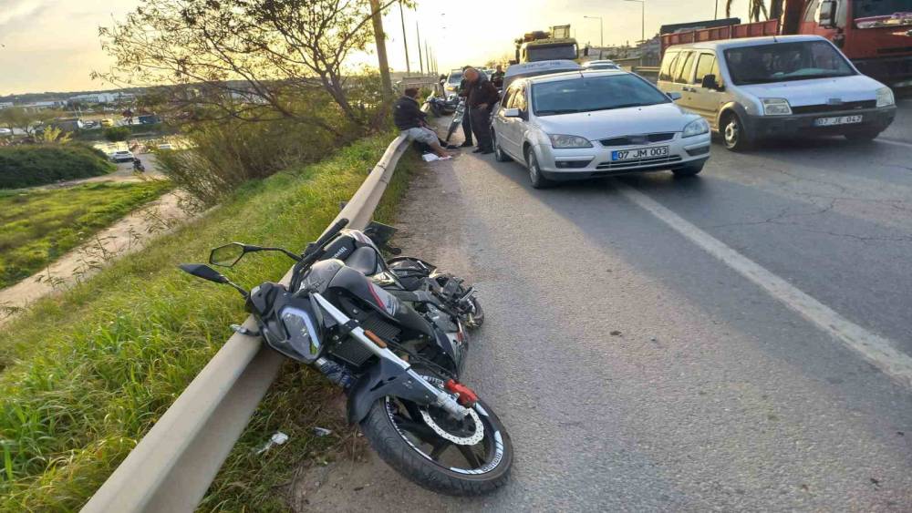 Manavgat&rsquo;ta zincirleme kaza: 3 yaralı
