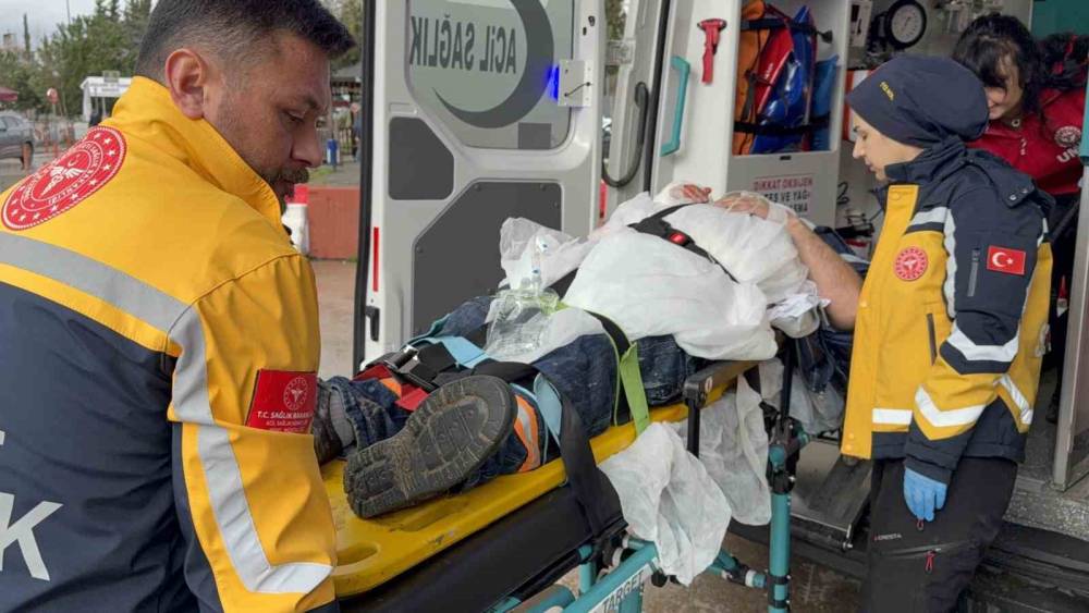 Beton mikserini yıkarken d&uuml;şen s&uuml;r&uuml;c&uuml; hastanelik oldu
