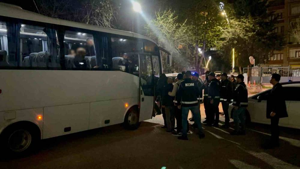 Tokat&rsquo;ta ehliyet sınavında yapay zekalı "joker aday" operasyonu: 14 tutuklama
