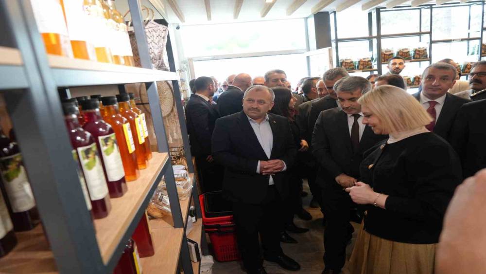 T&uuml;rkiye&rsquo;nin ilk &lsquo;ekolojik market&rsquo;i a&ccedil;ıldı
