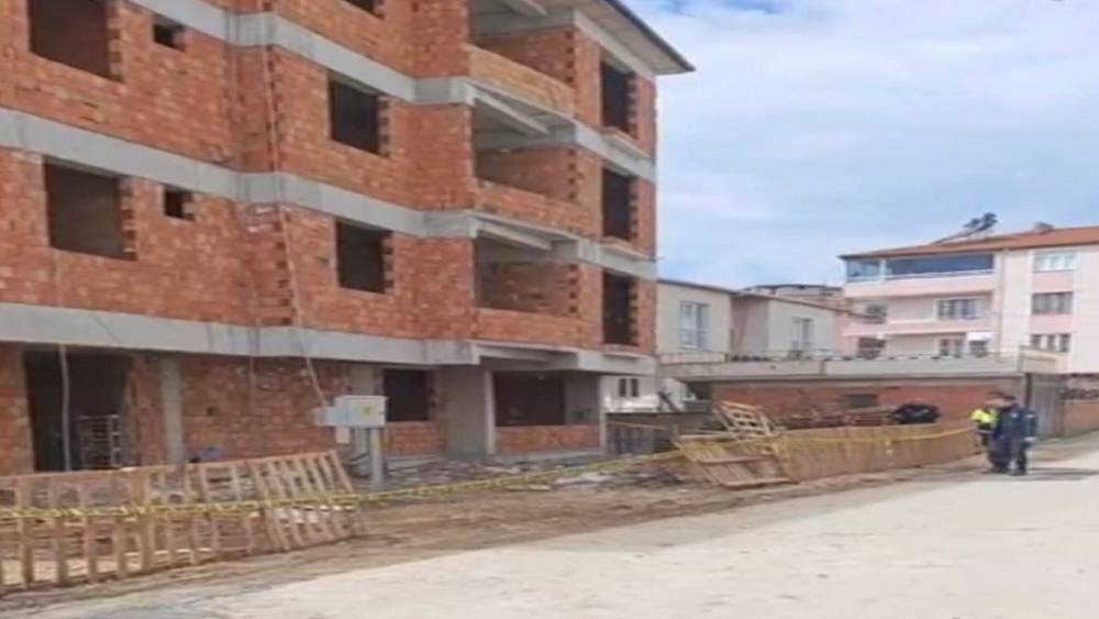 Amasya&rsquo;da inşaat &ccedil;atısından d&uuml;şen iş&ccedil;i hayatını kaybetti
