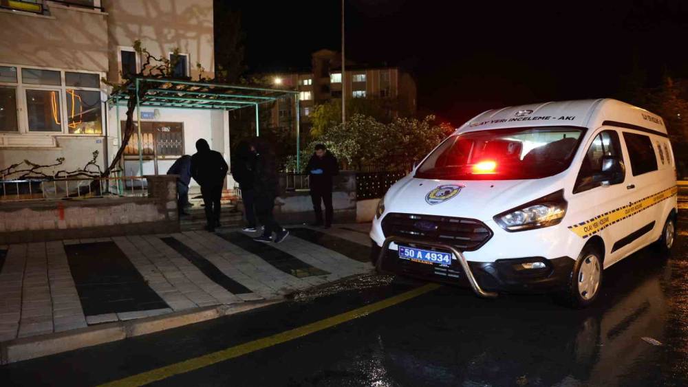 Babasını bı&ccedil;akladı, arkasına bile bakmadan ka&ccedil;tı
