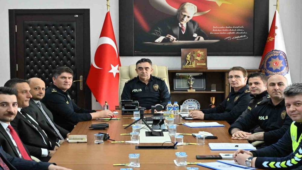 Kars&rsquo;ta g&uuml;venlik toplantısı: Huzur ortamı ve okul &ccedil;evreleri masaya yatırıldı
