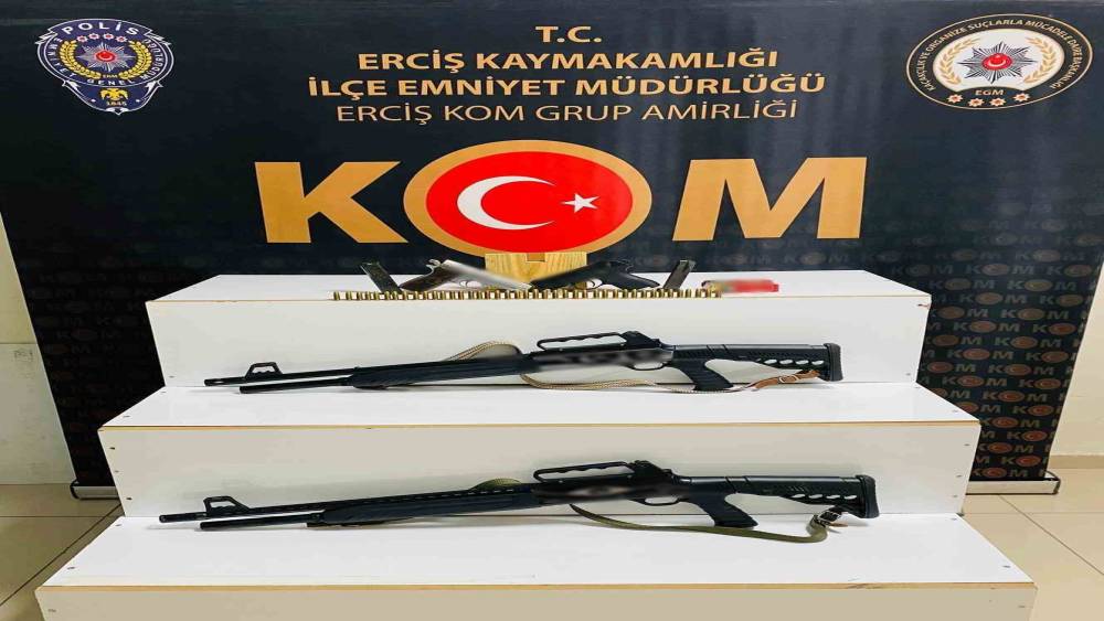 Van&rsquo;da g&uuml;mr&uuml;k ka&ccedil;ak&ccedil;ılığı operasyonunda 4 tutuklama
