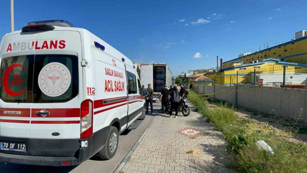 Tır şof&ouml;r&uuml; tırın dorsesinde &ouml;l&uuml; bulundu
