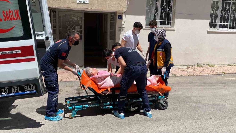 Evde d&uuml;şerek mahsur kalan kardeşler i&ccedil;in ekipler seferber oldu
