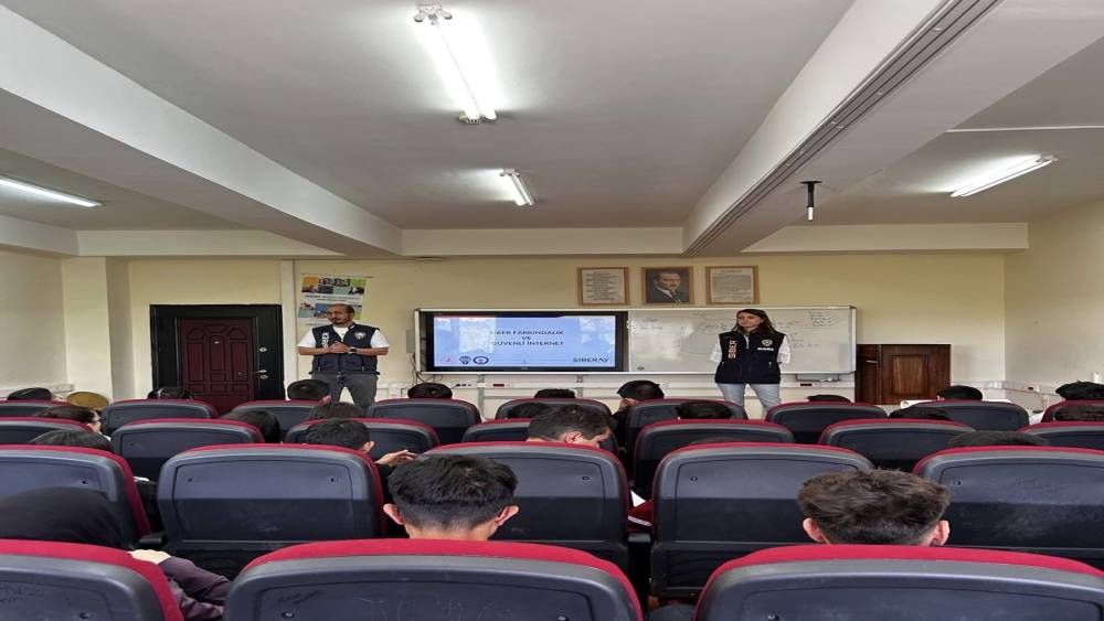 Kars&rsquo;ta &ouml;ğrencilere siber g&uuml;venlik eğitimi: 100 &ouml;ğrenci bilin&ccedil;lendirildi
