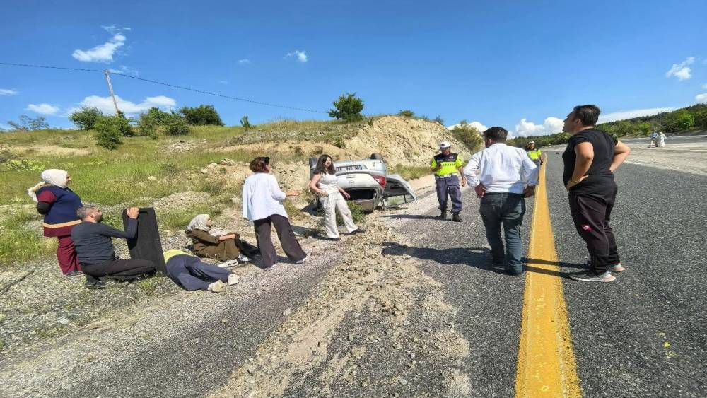 Elazığ&rsquo;da otomobil takla attı: 3 yaralı
