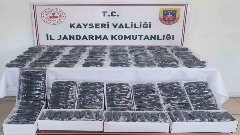 Kargo yolu ile 3 milyon TL&rsquo;lik ka&ccedil;ak g&ouml;zl&uuml;ğe jandarma operasyonu
