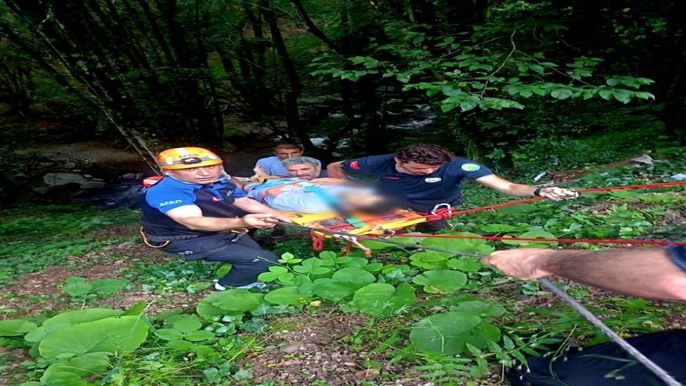 Yalova&rsquo;da vadiye d&uuml;şen motosikletli kurtarıldı
