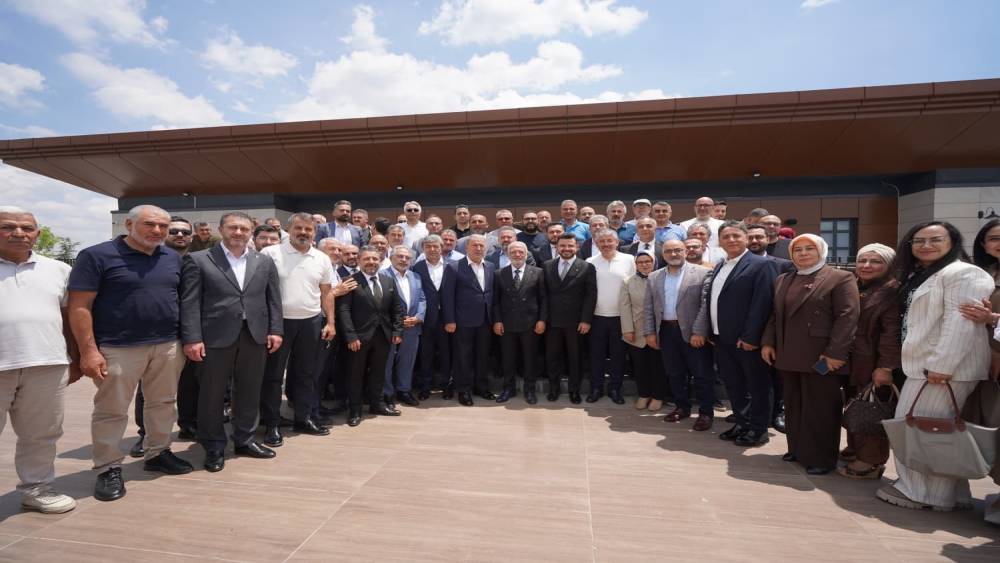 AK Parti Kayseri Teşkilatı, g&ouml;revdeki 500. g&uuml;n&uuml;n&uuml; istişare toplantısıyla ta&ccedil;landırdı
