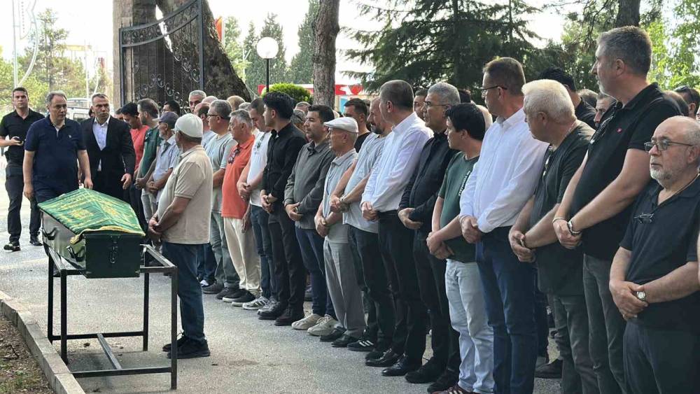 Diş tedavisi i&ccedil;in gittiği hastanede hayatını kaybeden 8 yaşındaki kız son yolculuğuna uğurlandı

