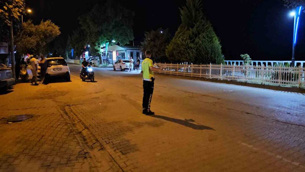 Cide&rsquo;de otomobil ile motosiklet &ccedil;arpıştı: 1 yaralı
