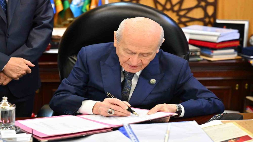 MHP&rsquo;den Bah&ccedil;eli&rsquo;nin "Ter&ouml;rs&uuml;z T&uuml;rkiye" i&ccedil;in attığı imzaya vurgu
