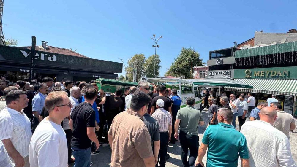 Yatağında &ouml;l&uuml; bulunan 21 yaşındaki gen&ccedil; son yolculuğuna uğurlandı
