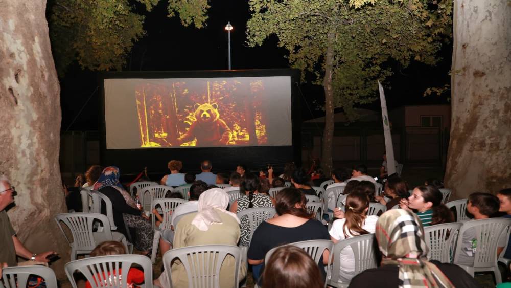 Osmangazi&rsquo;de yazlık sinema &ccedil;ocukları buluşturdu
