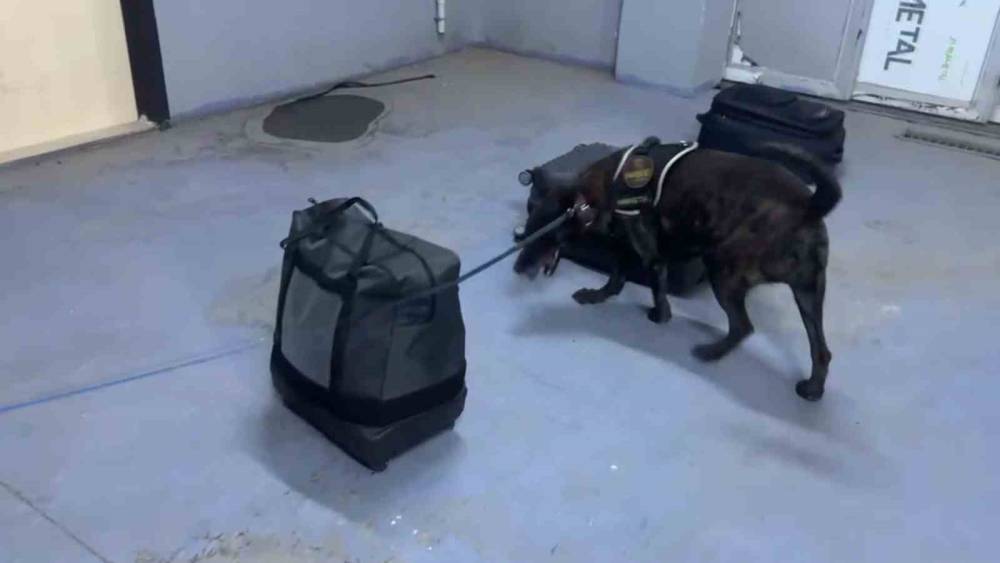 Silopi&rsquo;de kıyafetlere emdirilmiş 7 kilo metamfetamin ele ge&ccedil;irildi
