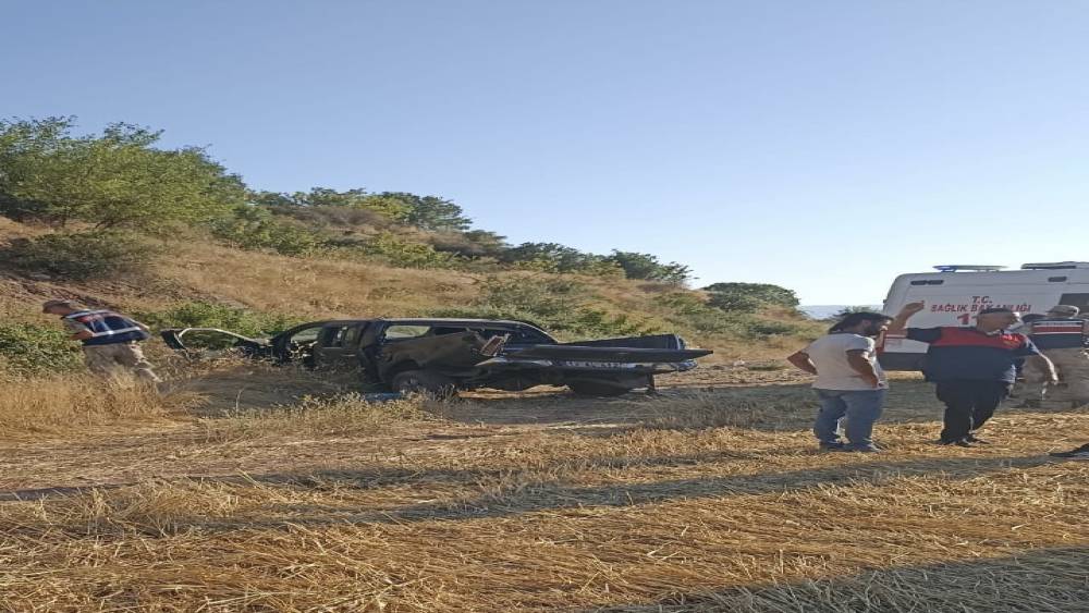 Palu&rsquo;da kamyonet  şarampole yuvarlandı: 2 yaralı
