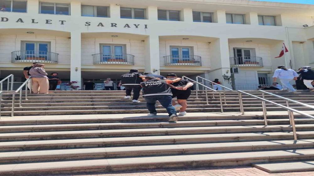 Uyuşturucu ş&uuml;phelileri dronla yakalandı
