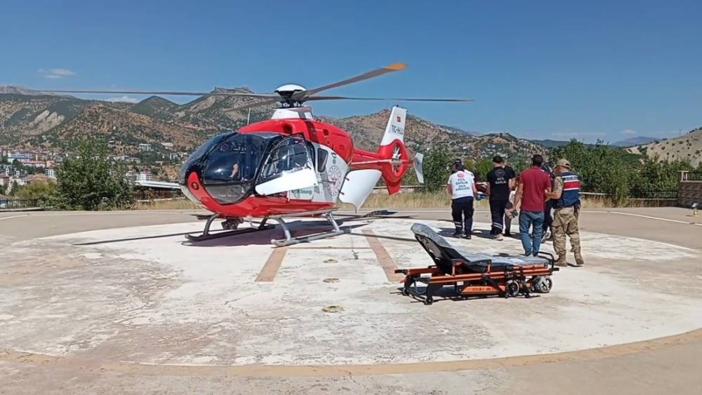 Elinden yaralanan hasta, helikopter ambulansla Malatya&rsquo;ya sevk edildi
