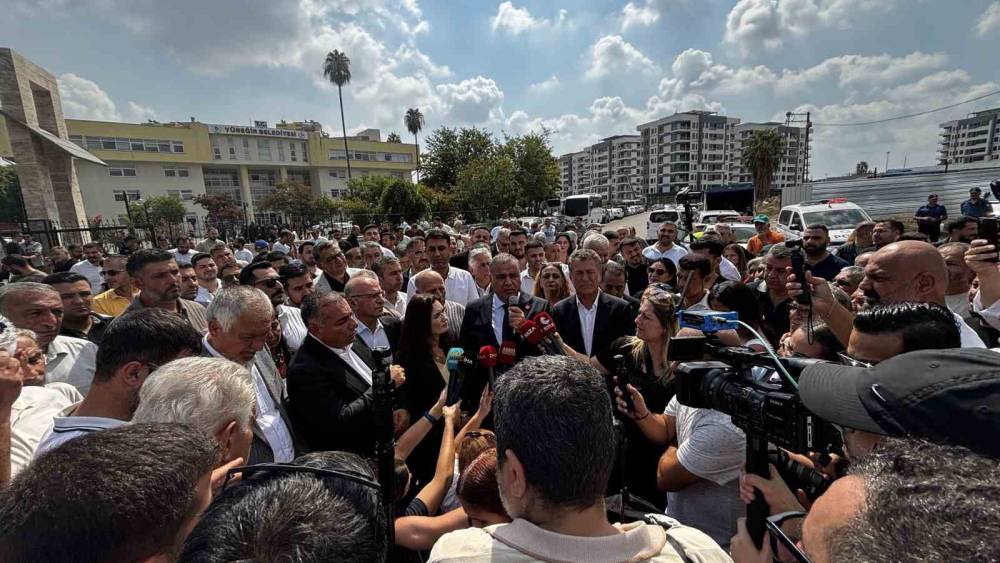 Y&uuml;reğir Belediyesi &ouml;n&uuml;nde başkan vekilliği kararına tepki
