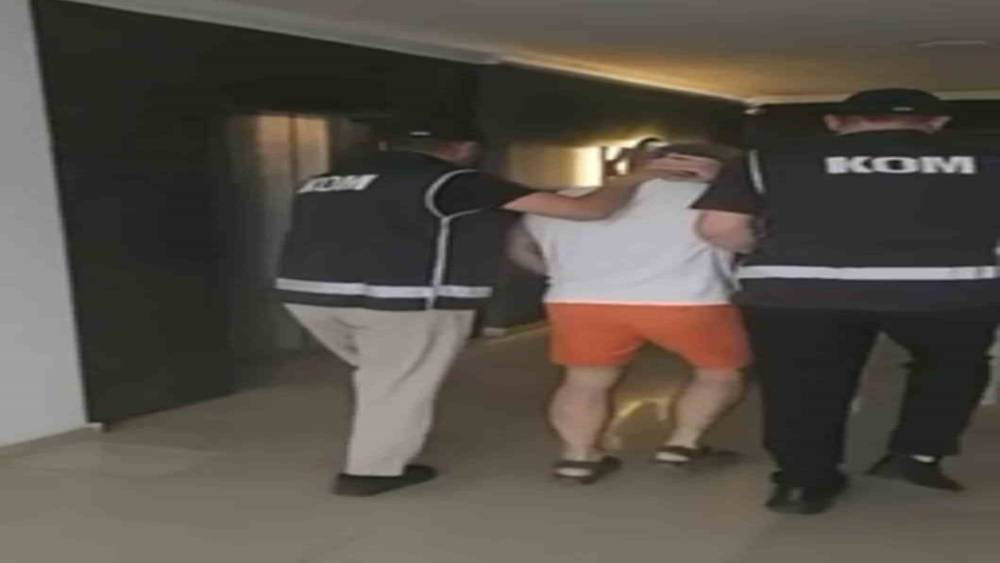 Nitelikli dolandırıcılıktan kırmızı b&uuml;ltenle aranan ş&uuml;pheli Antalya&rsquo;da yakalandı

