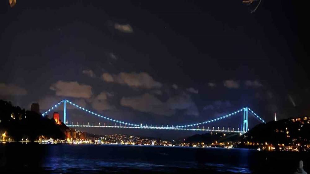 Fatih Sultan Mehmet K&ouml;pr&uuml;s&uuml; turkuaz renge b&uuml;r&uuml;nd&uuml;
