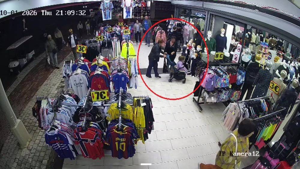 Mağazadan eşofman &ccedil;alan turistler, taktıkları otelin bilekliği sayesinde yakalandı
