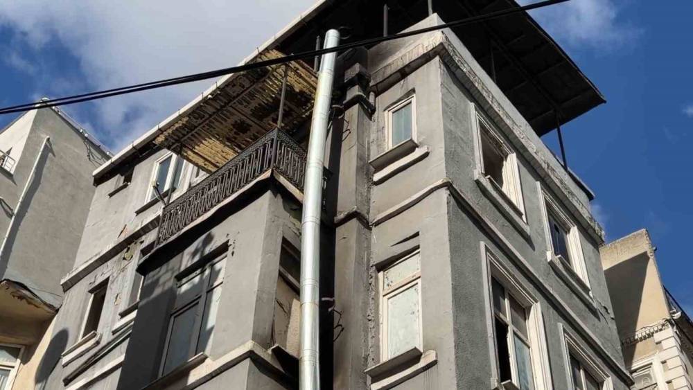 Beyoğlu&rsquo;nda yangın paniği
