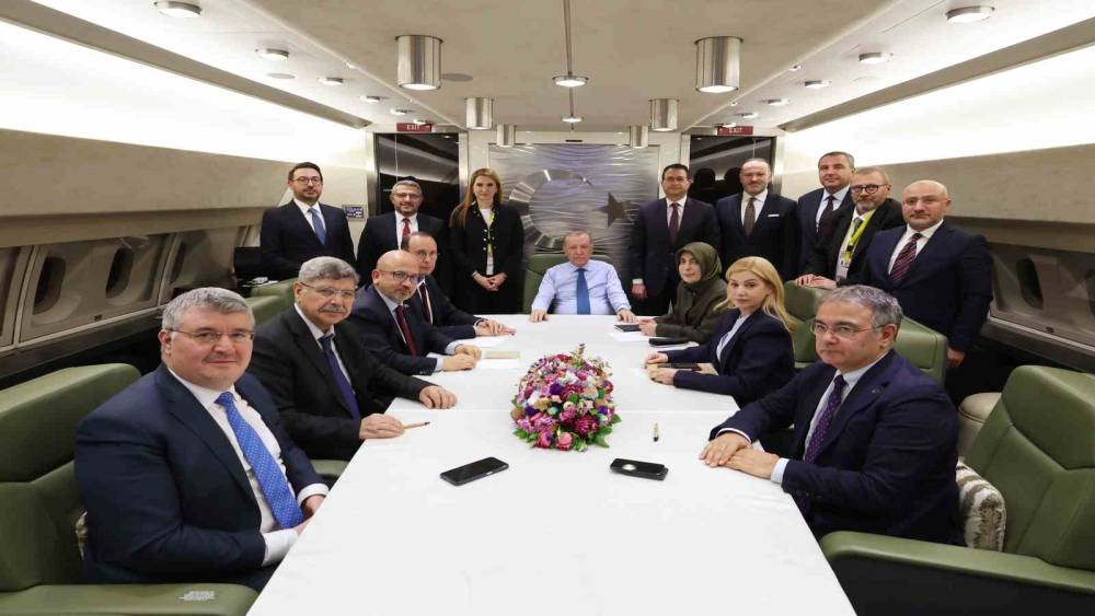 Cumhurbaşkanı Erdoğan: "ABD-İran meselesine sadece askeri pencereden bakmak, b&ouml;lgeyi felakete g&ouml;t&uuml;r&uuml;r"
