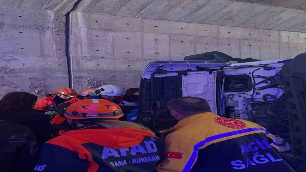 &Ccedil;ankırı&rsquo;da devrilen tırdaki 4 kişi yaralandı
