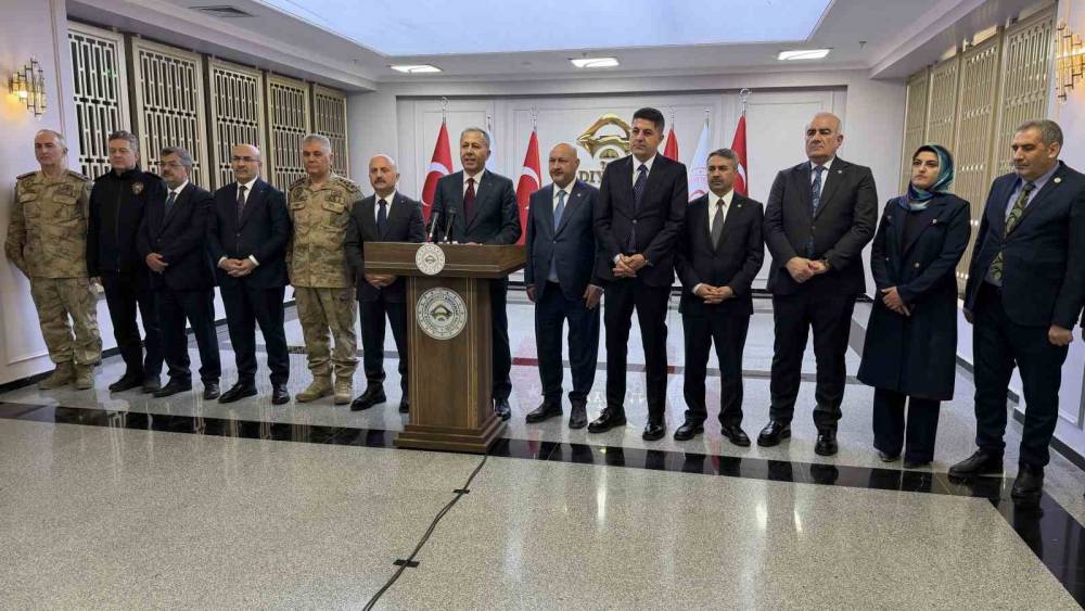 Bakan Yerlikaya: "Asrın felaketini asrın inşasına d&ouml;n&uuml;şt&uuml;rd&uuml;k"
