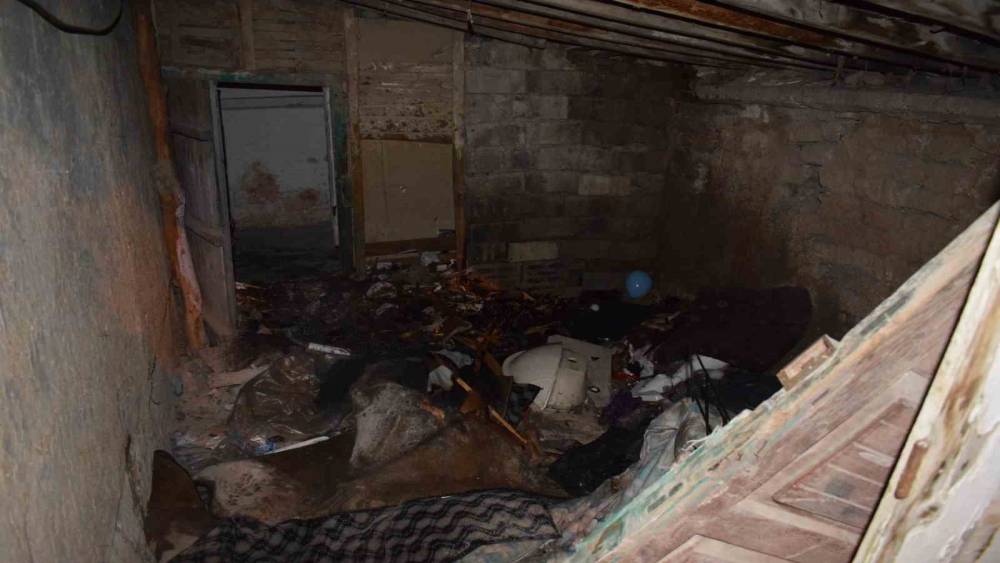 Karaman&rsquo;da k&ouml;m&uuml;rl&uuml;k yangını korkuttu
