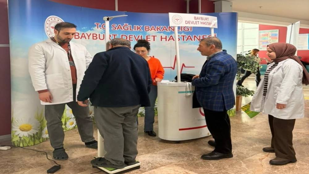Bayburt&rsquo;ta vatandaşlar sağlıklı yaşam ve obezite konularında bilgilendirildi
