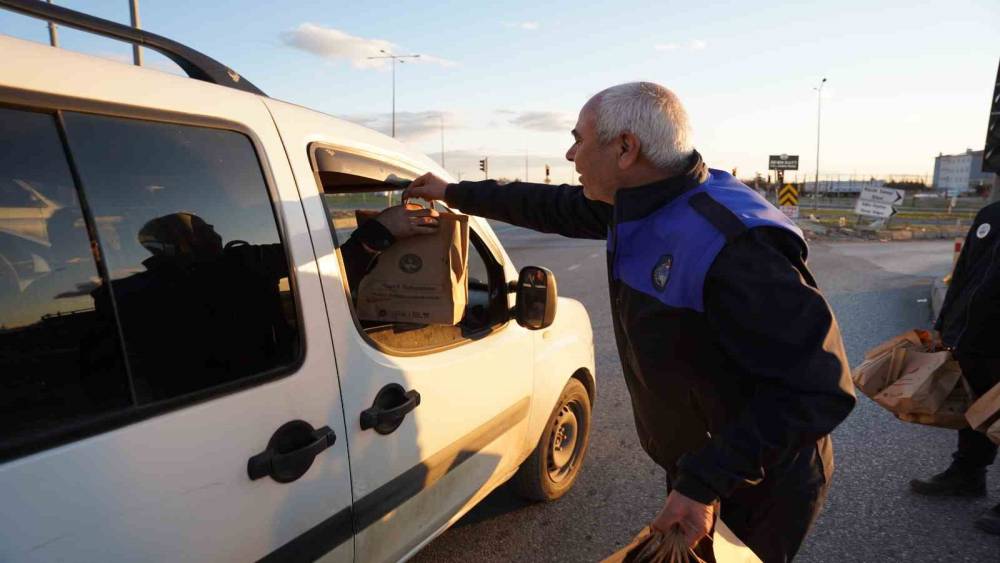 Kahta Belediyesi&rsquo;nden iftara yetişemeyenlere kumanya desteği
